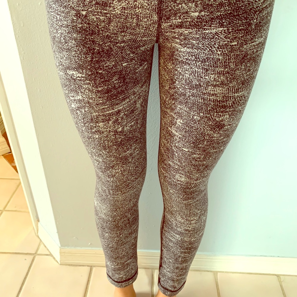 Lululemon black and white luon pants